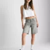 Bermudashorts i denim med råkant