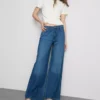 Jeans i bomullsdenim med medelhög midja och vida ben