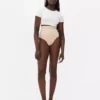 Sömfri stringtrosa med hög midja som shapewear