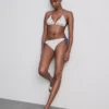 Strukturerad triangel-bikinitopp med citronmotiv