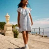 1,5–12 år | The Edit – blommig broderad smockklänning