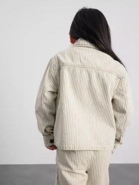 1,5–12 år | The Edit bomullsdenimjacka med smala ränder