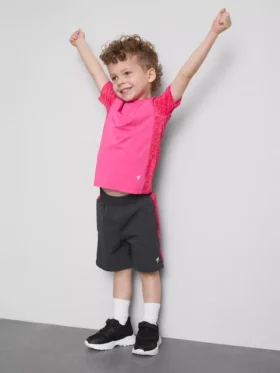 1,5–7 år | set med sport-T-shirt och shorts