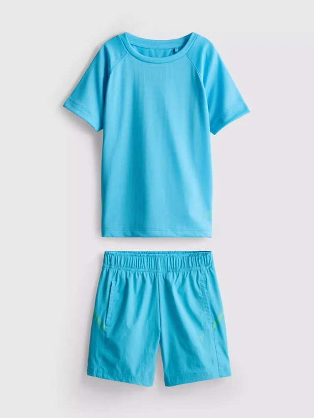1,5–7 år | set med sport-T-shirt och shorts