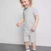 1,5–7 år | set med sport-T-shirt och shorts