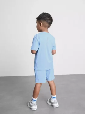 1,5–7 år | set med sport-T-shirt och shorts