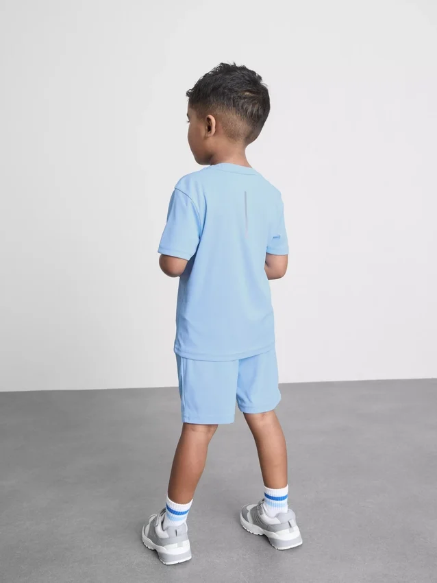 1,5–7 år | set med sport-T-shirt och shorts
