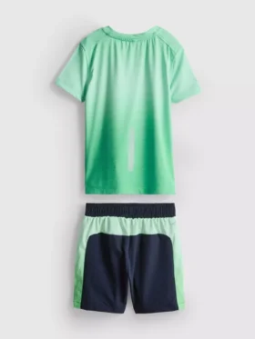 1,5–7 år | set med sport-T-shirt och shorts