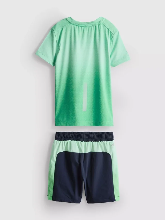 1,5–7 år | set med sport-T-shirt och shorts