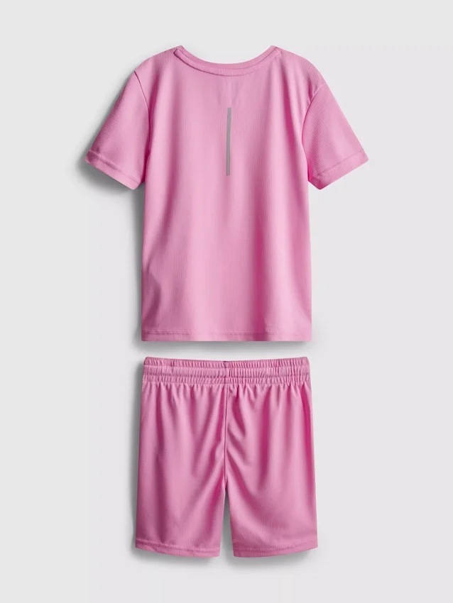 1,5–7 år | set med sport-T-shirt och shorts