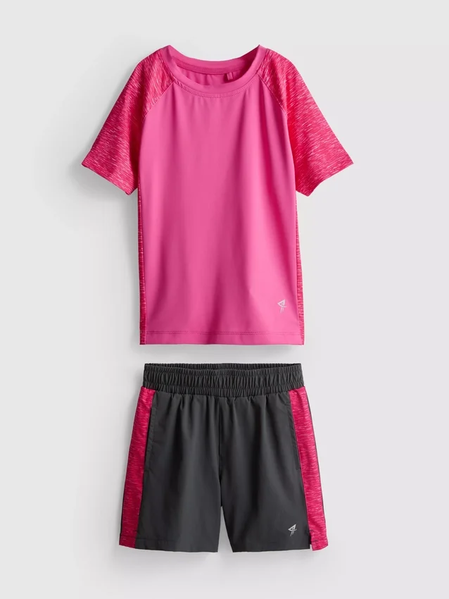 1,5–7 år | set med sport-T-shirt och shorts