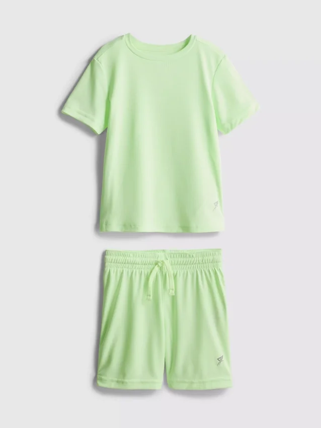 1,5–7 år | set med sport-T-shirt och shorts