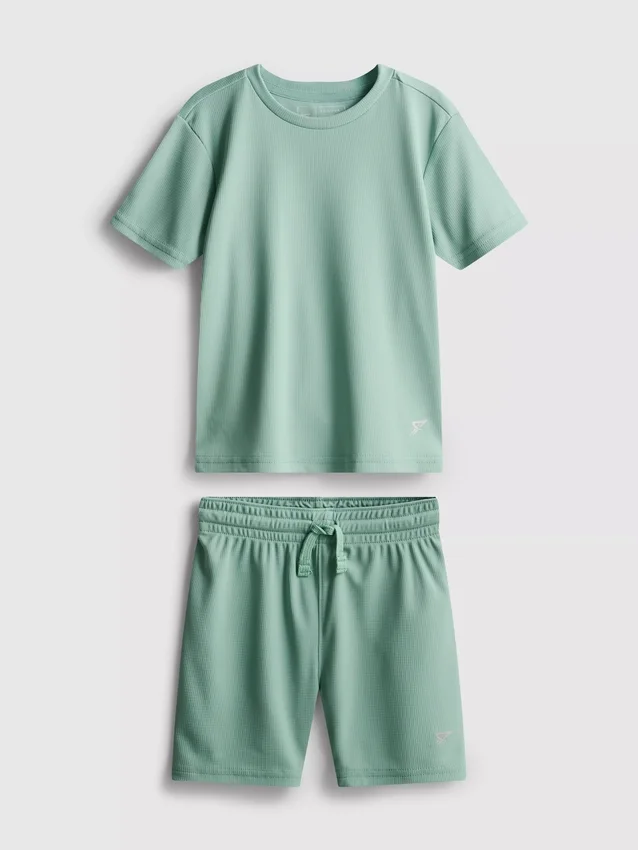 1,5–7 år | set med sport-T-shirt och shorts