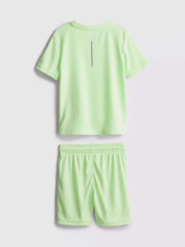 1,5–7 år | set med sport-T-shirt och shorts