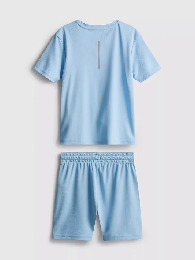 1,5–7 år | set med sport-T-shirt och shorts