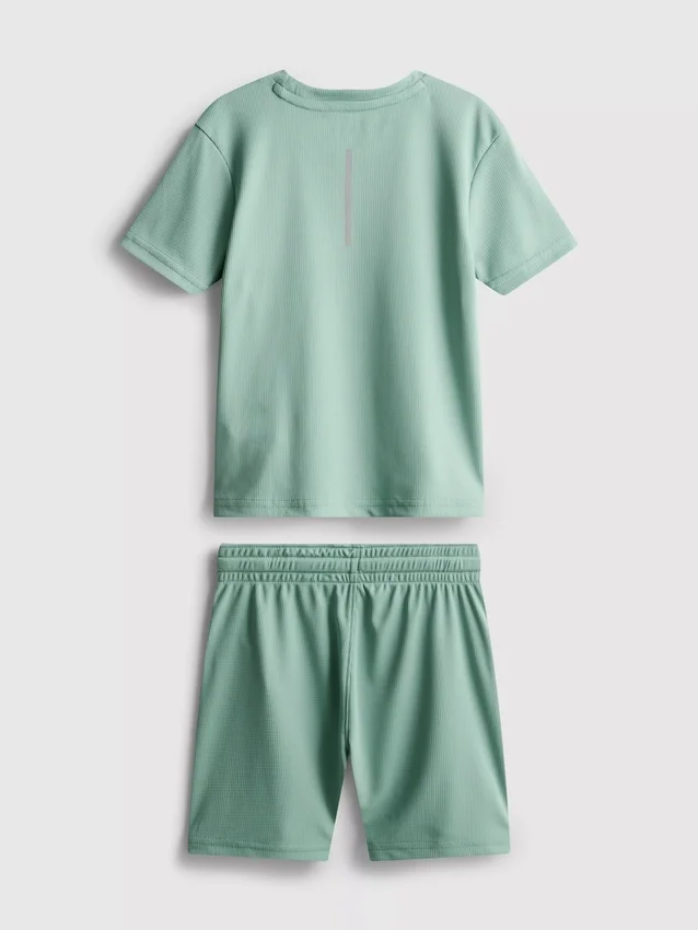 1,5–7 år | set med sport-T-shirt och shorts