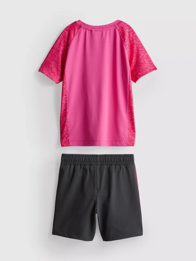 1,5–7 år | set med sport-T-shirt och shorts