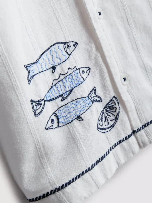1,5–7 år | T-shirt med broderad fisk