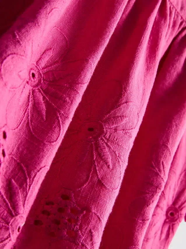 1,5–8 år | blus med blommigt broderi