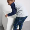 1,5–8 år | pyjamasar i fleece med dinosauriemotiv