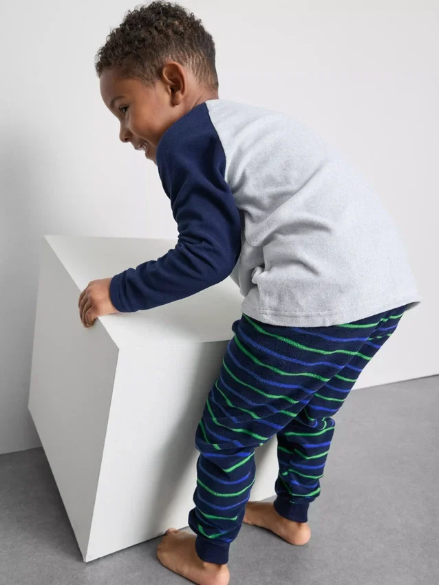 1,5–8 år | pyjamasar i fleece med dinosauriemotiv