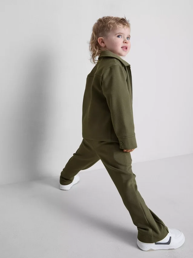 1,5–8 år | Set med jacka med dragkedja och mjukisbyxor