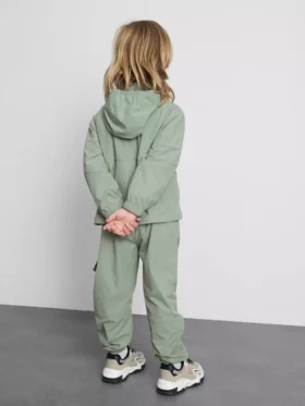 1,5–8 år | Sportset med hoodie med dragkedja och mjukisbyxor i cargostil