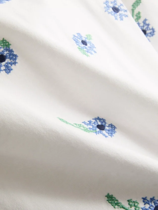 1,5–8 år | T-shirt med korsstygnsmotiv