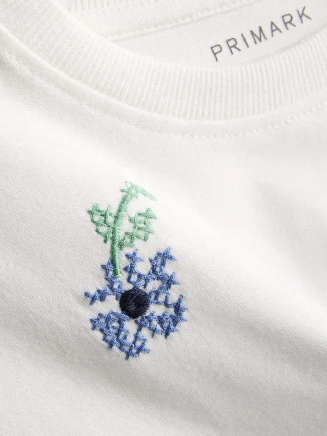 1,5–8 år | T-shirt med korsstygnsmotiv