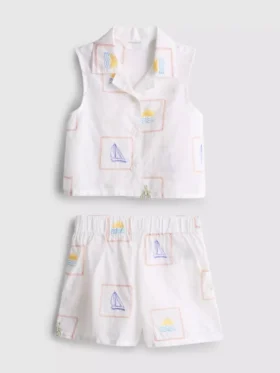 1,5–9 år | broderat set med ärmlös skjorta och shorts
