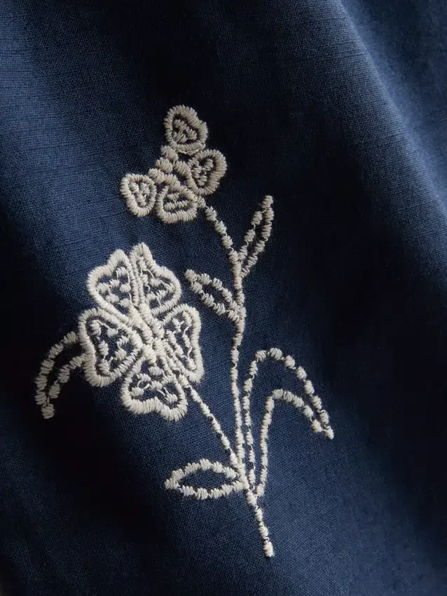 1,5–9 år | byxor med blommig brodyr