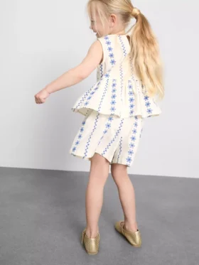 1,5–9 år | Set med broderad blus och shorts