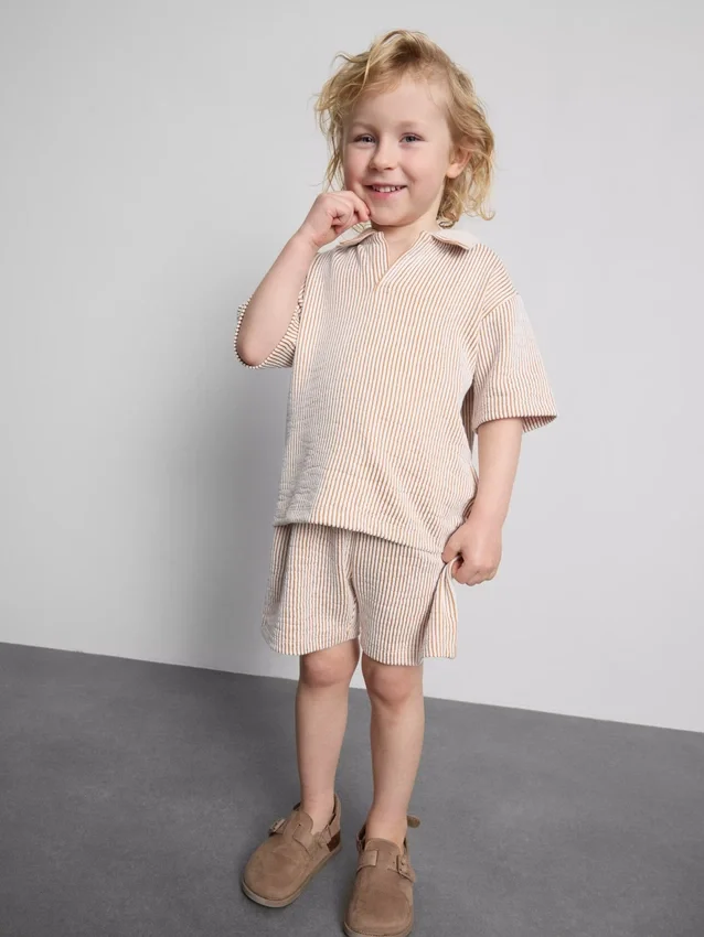 1,5–9 år | Set med randig skjorta och shorts