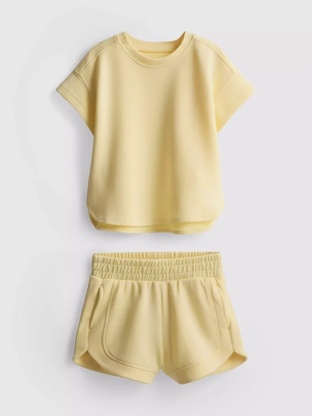 1,5–9 år | Set med T-shirt och löparshorts