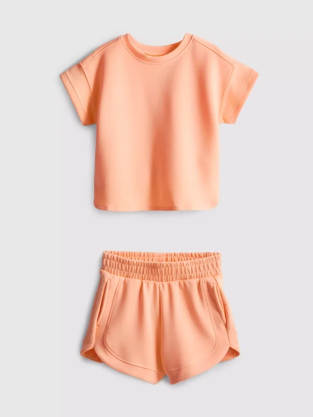1,5–9 år | Set med T-shirt och löparshorts