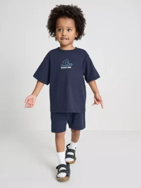 1,5–9 år | Set med T-shirt och shorts med tropiskt tryck