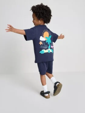 1,5–9 år | Set med T-shirt och shorts med tropiskt tryck