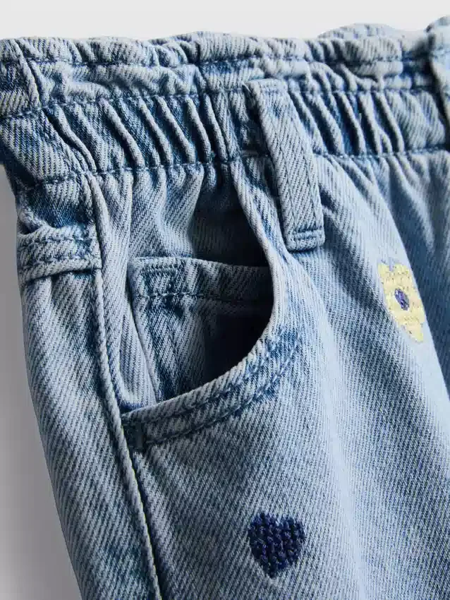 1–9 år | broderade mom-Jeans