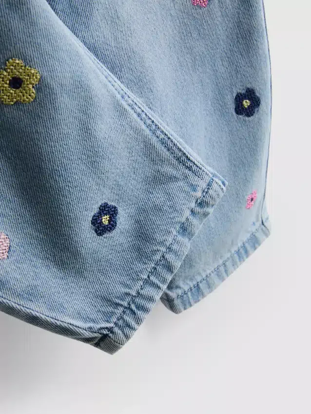1–9 år | broderade mom-Jeans