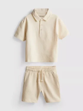 1–9 år | Set med strukturerad polotröja och shorts