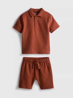 1–9 år | Set med strukturerad polotröja och shorts