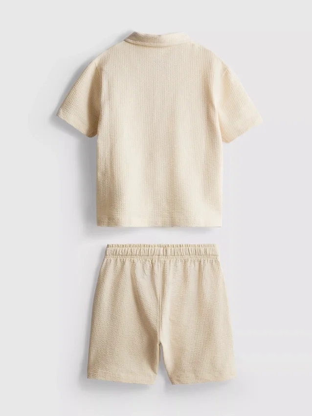 1–9 år | Set med strukturerad polotröja och shorts