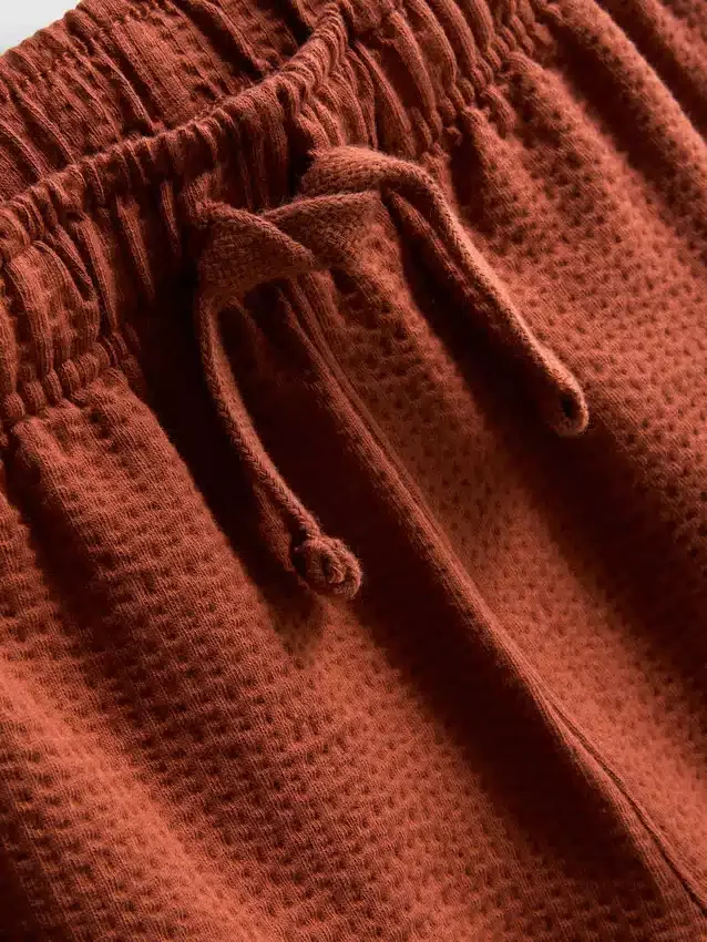 1–9 år | Set med strukturerad polotröja och shorts