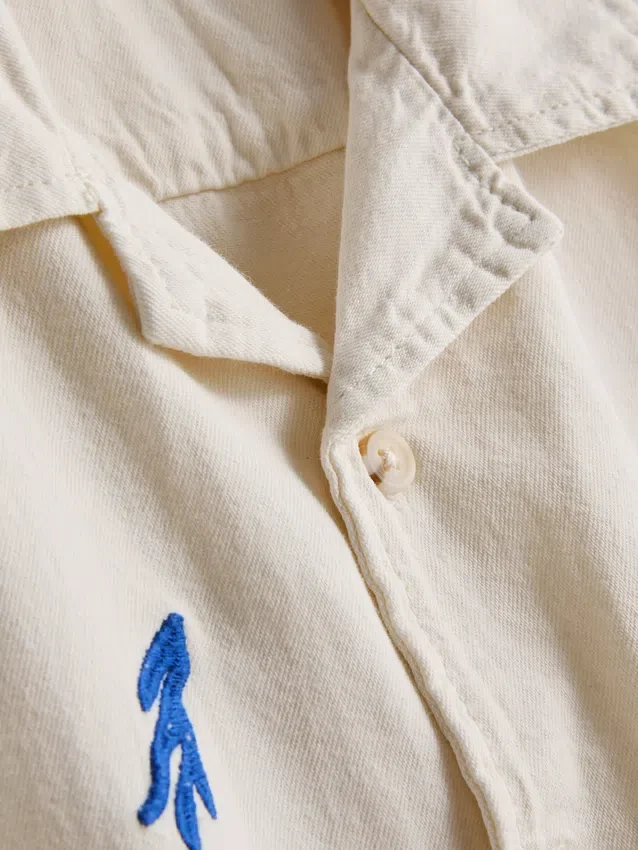 7–15 år | broderad skjorta med knappar