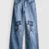 7–15 år | Jeans med breda ben och broderad blommig rosett