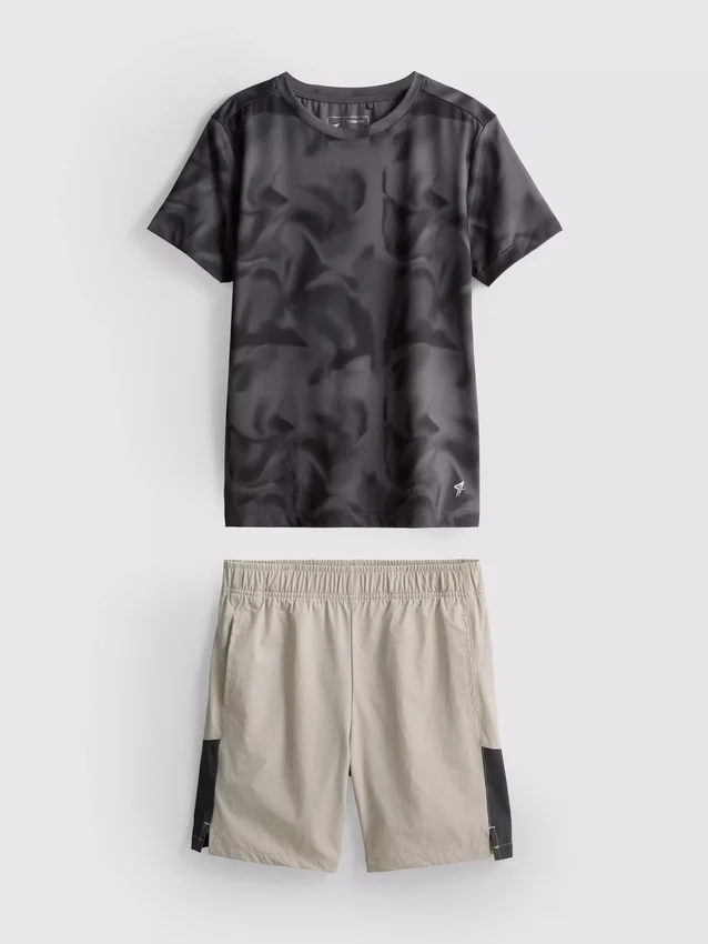 7–15 år | Set med aktiv T-shirt och shorts