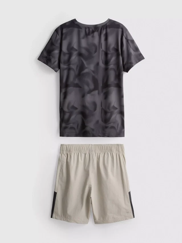 7–15 år | Set med aktiv T-shirt och shorts