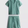 7–15 år | Set med kortärmad knäppskjorta och shorts i texturerat tyg