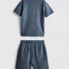 7–15 år | Set med kortärmad knäppskjorta och shorts i texturerat tyg