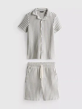 7–15 år | Set med randig stickad skjorta och shorts